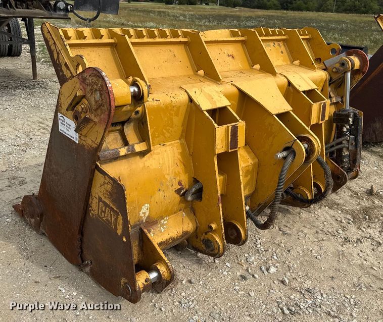 image for item DO2319 2009 Caterpillar 286-0049 track loader four-in-on bucket
