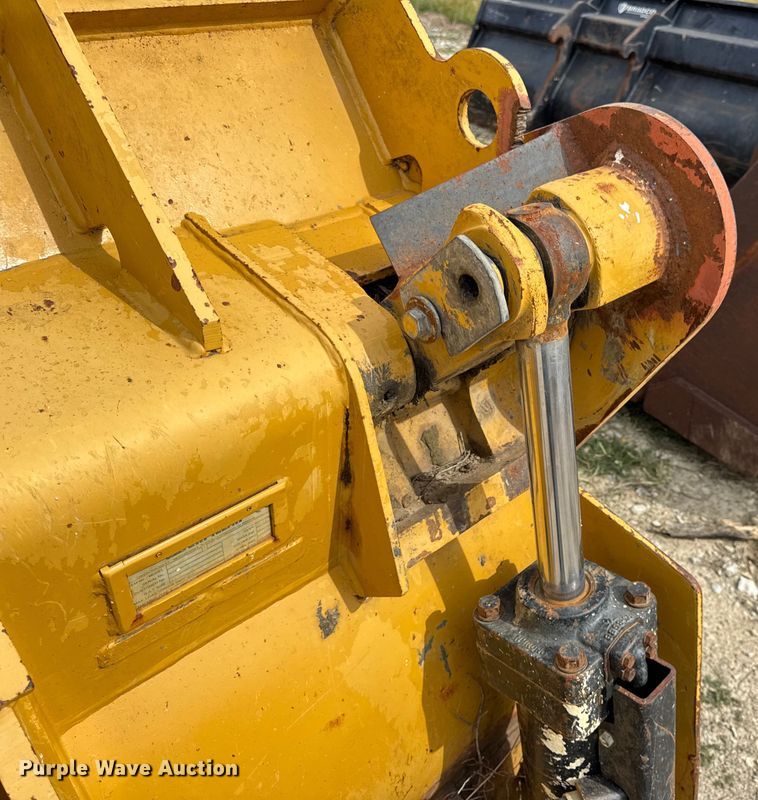 image for item DO2319 2009 Caterpillar 286-0049 track loader four-in-on bucket