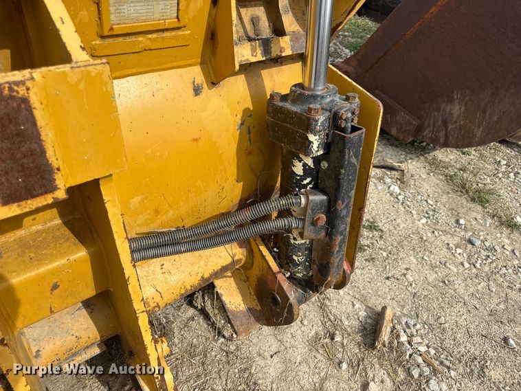 image for item DO2319 2009 Caterpillar 286-0049 track loader four-in-on bucket