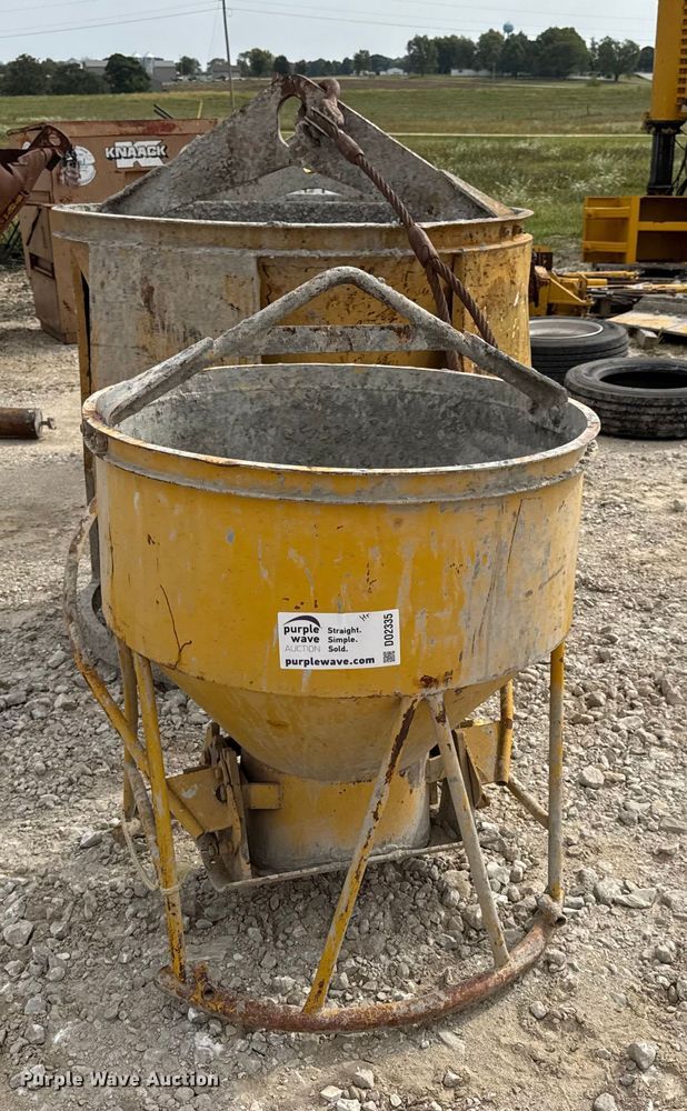 image for item DO2335 (3) Garbro concrete buckets