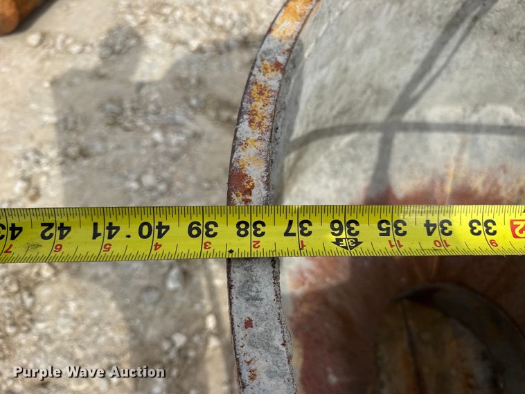 image for item DO2335 (3) Garbro concrete buckets