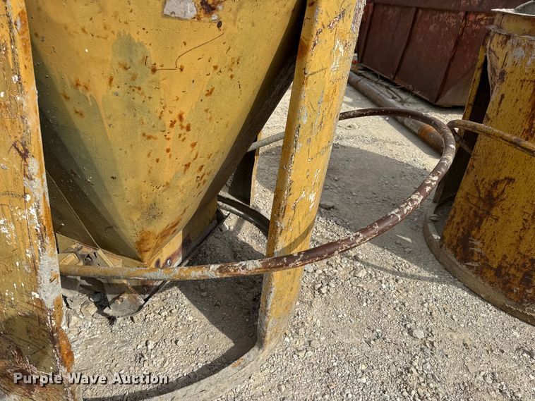 image for item DO2335 (3) Garbro concrete buckets