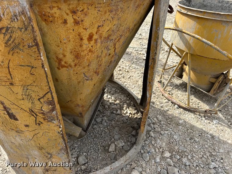 image for item DO2335 (3) Garbro concrete buckets