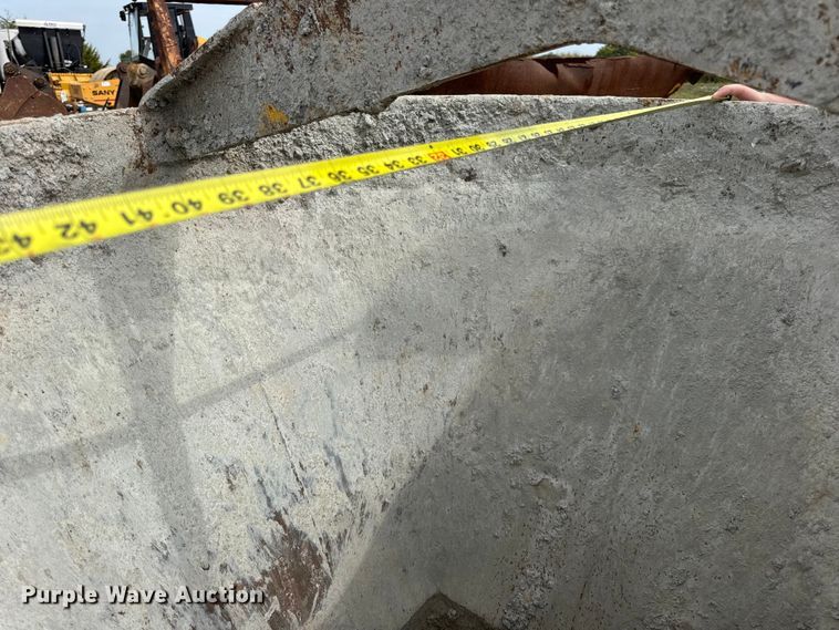 image for item DO2335 (3) Garbro concrete buckets