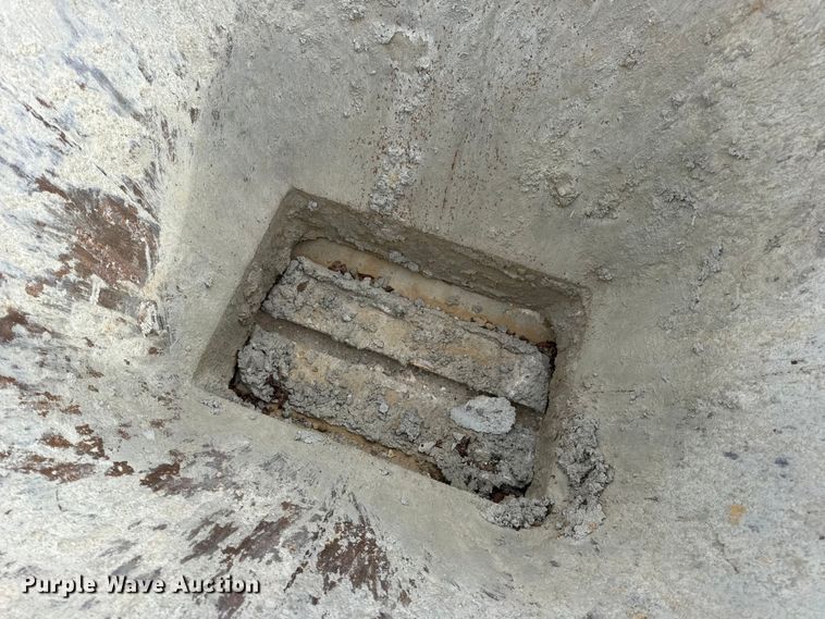 image for item DO2335 (3) Garbro concrete buckets