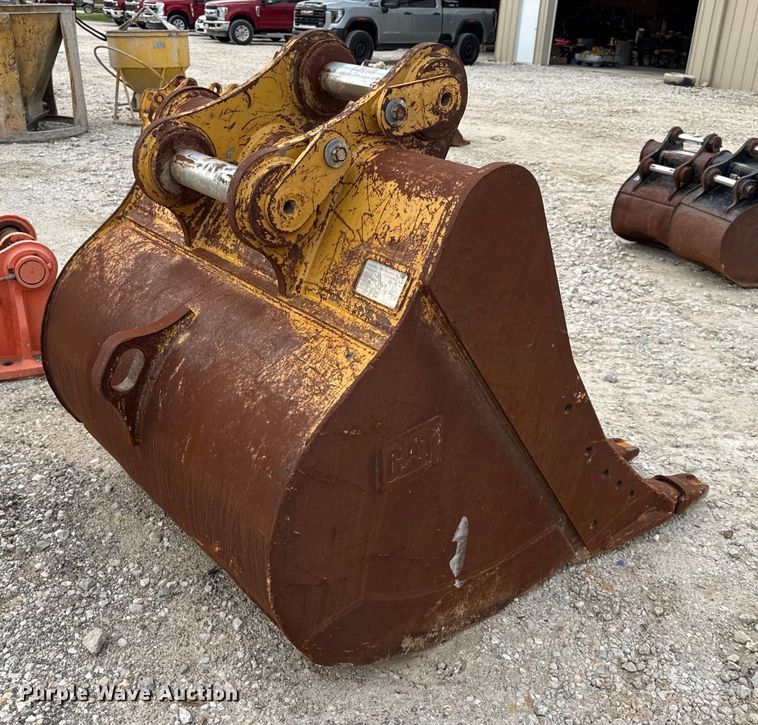 image for item DO2337 Caterpillar 3311907 excavator bucket