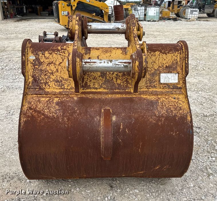 image for item DO2337 Caterpillar 3311907 excavator bucket