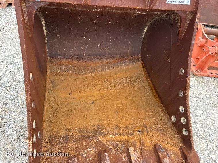 image for item DO2337 Caterpillar 3311907 excavator bucket