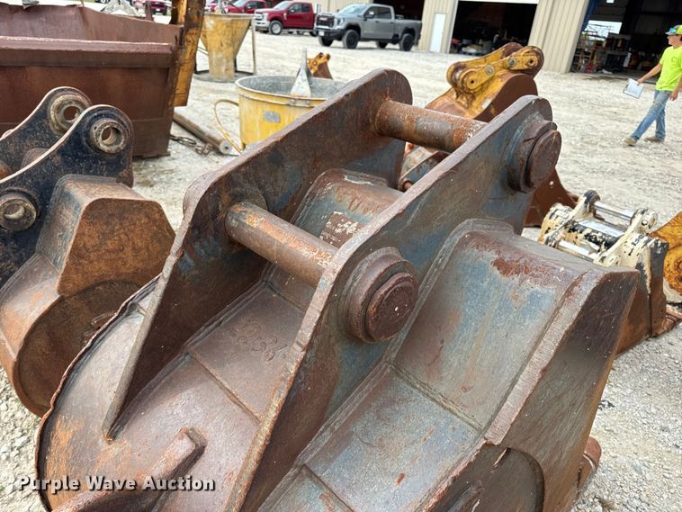 image for item DO2339 Esco excavator bucket