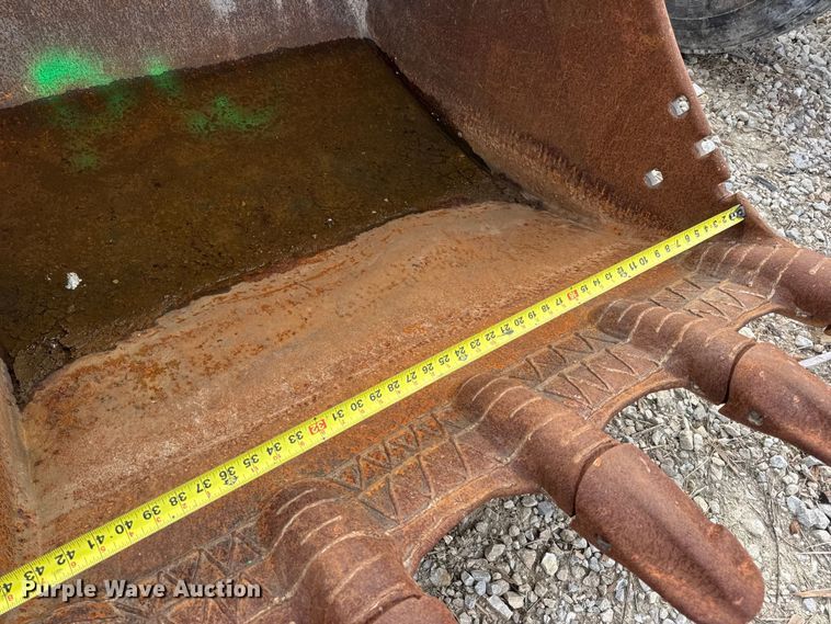 image for item DO2342 Hensley excavator bucket