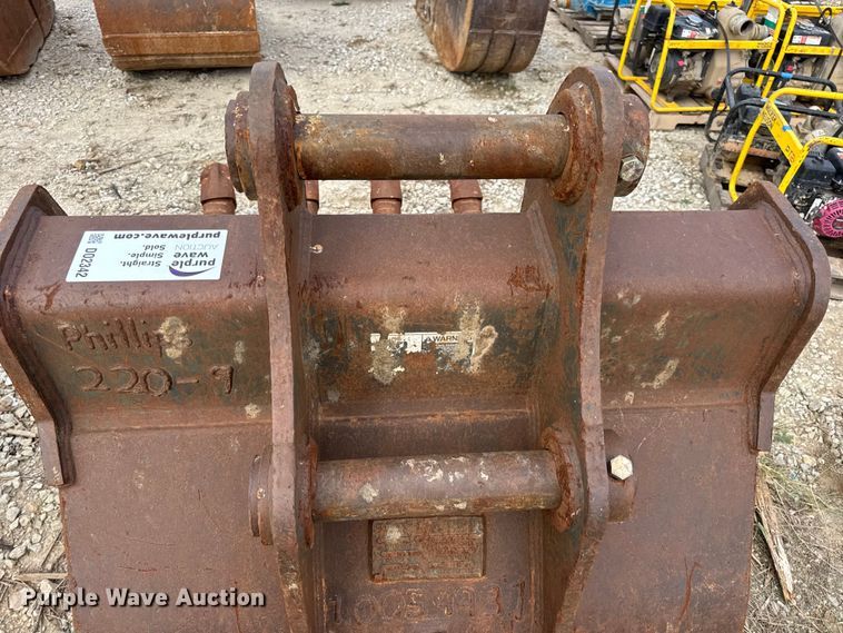 image for item DO2342 Hensley excavator bucket