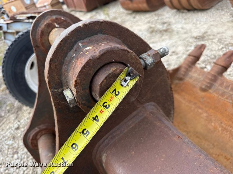 image for item DO2342 Hensley excavator bucket