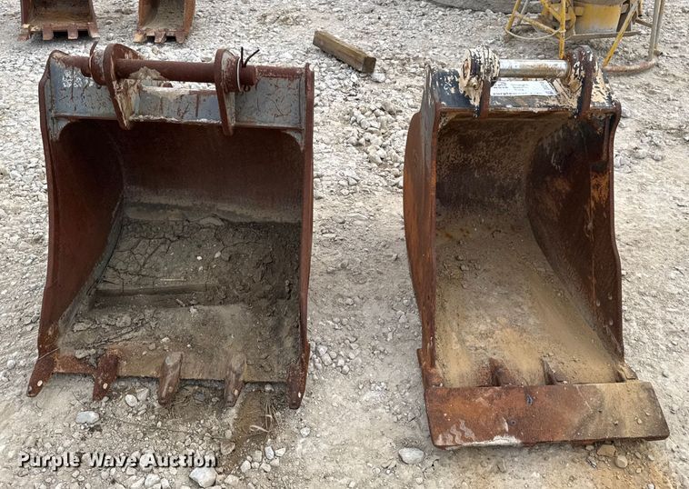 image for item DO2345 (2) Caterpillar excavator buckets