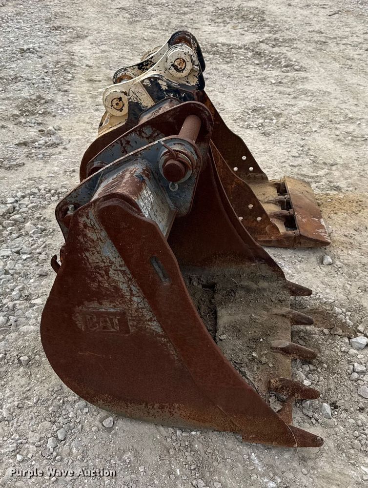 image for item DO2345 (2) Caterpillar excavator buckets