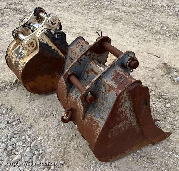image for item DO2345 (2) Caterpillar excavator buckets