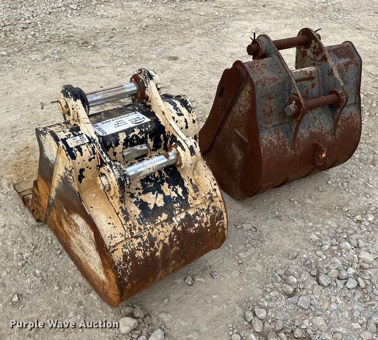 image for item DO2345 (2) Caterpillar excavator buckets