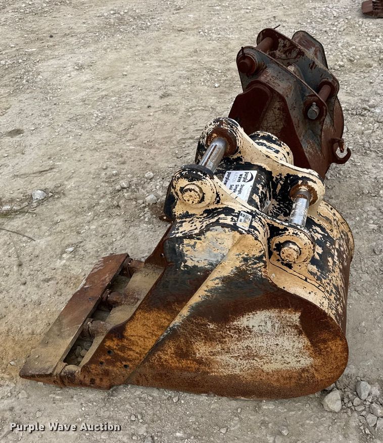 image for item DO2345 (2) Caterpillar excavator buckets