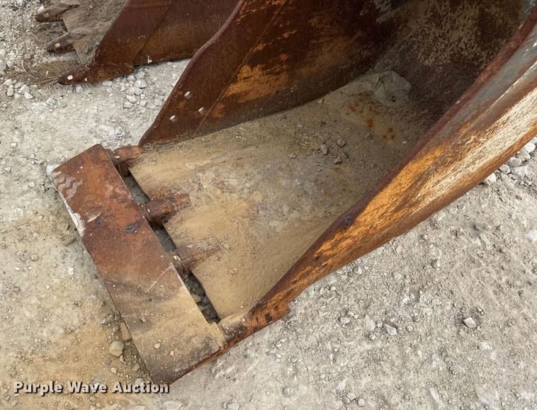 image for item DO2345 (2) Caterpillar excavator buckets