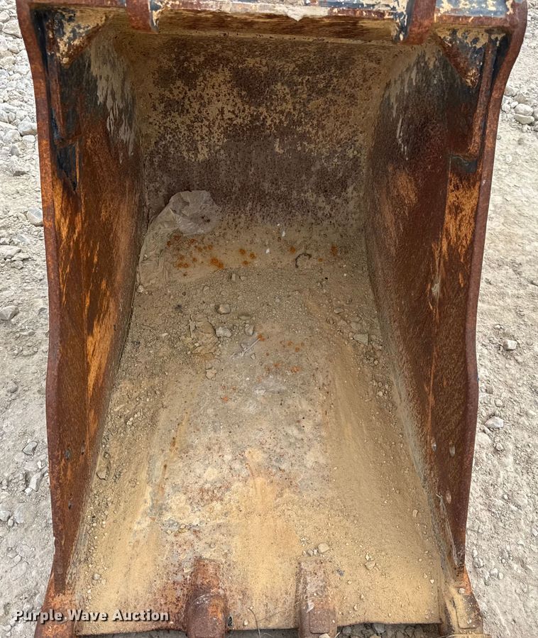 image for item DO2345 (2) Caterpillar excavator buckets