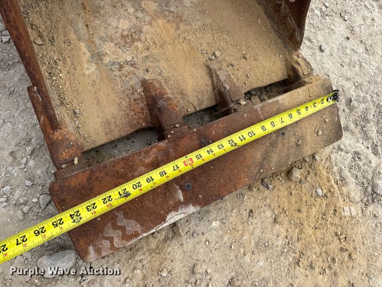 image for item DO2345 (2) Caterpillar excavator buckets