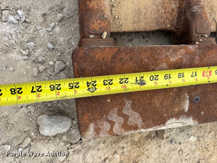 image for item DO2345 (2) Caterpillar excavator buckets