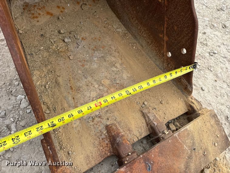 image for item DO2345 (2) Caterpillar excavator buckets