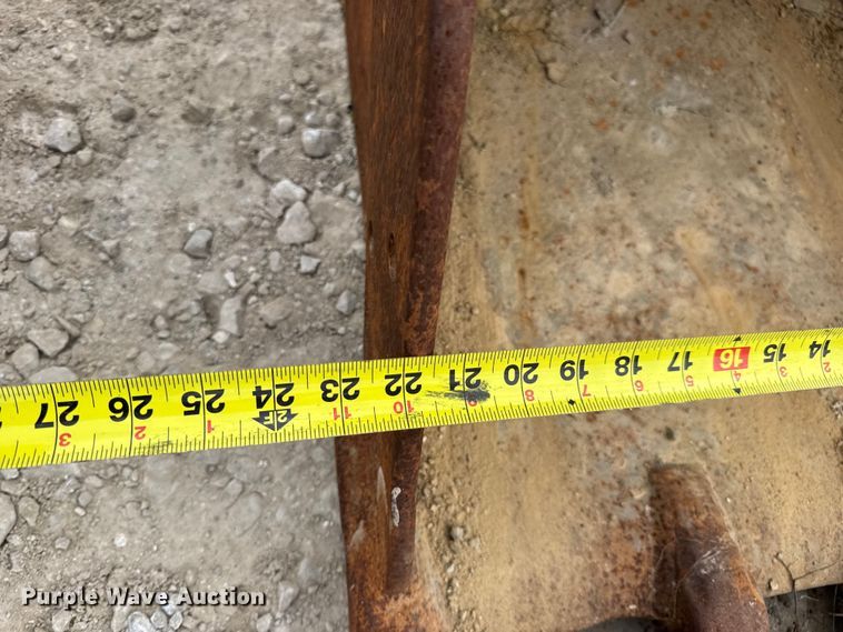 image for item DO2345 (2) Caterpillar excavator buckets