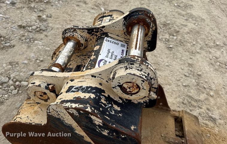 image for item DO2345 (2) Caterpillar excavator buckets