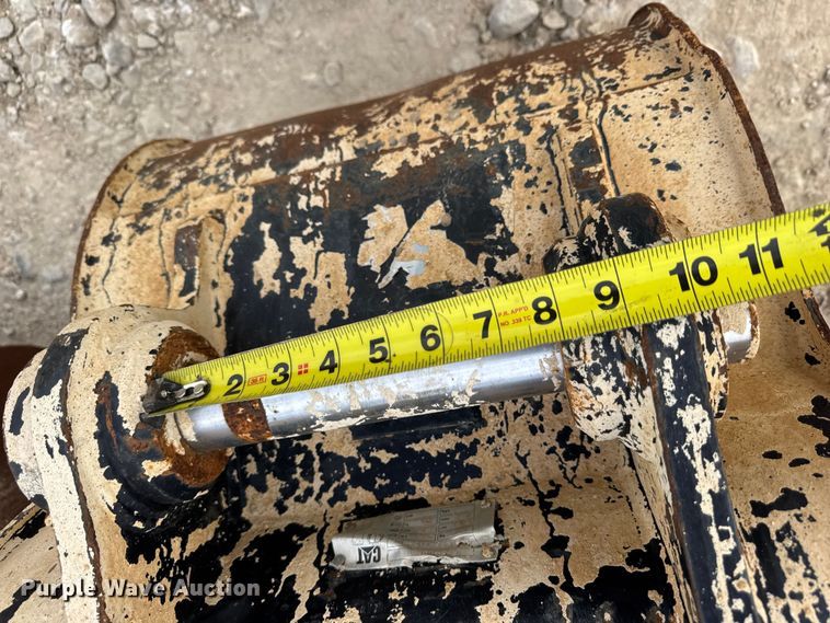 image for item DO2345 (2) Caterpillar excavator buckets