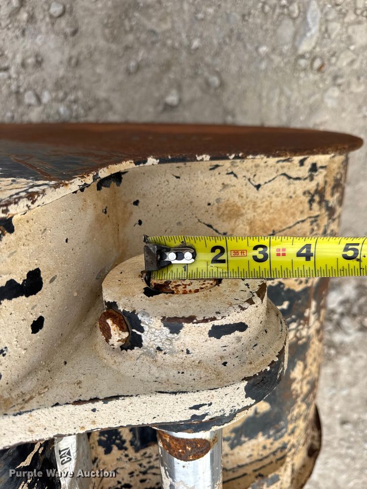 image for item DO2345 (2) Caterpillar excavator buckets