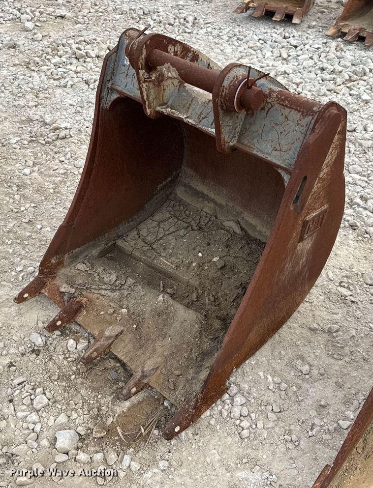 image for item DO2345 (2) Caterpillar excavator buckets