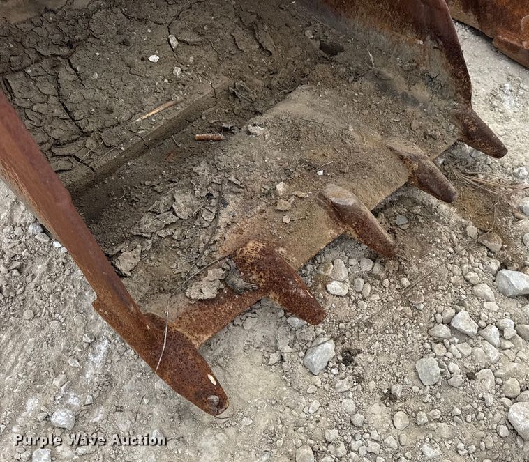 image for item DO2345 (2) Caterpillar excavator buckets