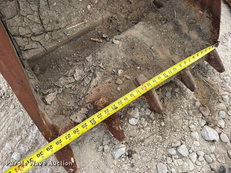 image for item DO2345 (2) Caterpillar excavator buckets