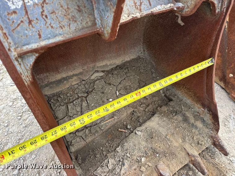 image for item DO2345 (2) Caterpillar excavator buckets