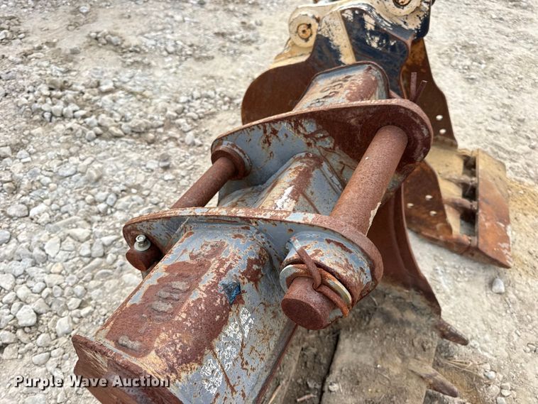 image for item DO2345 (2) Caterpillar excavator buckets