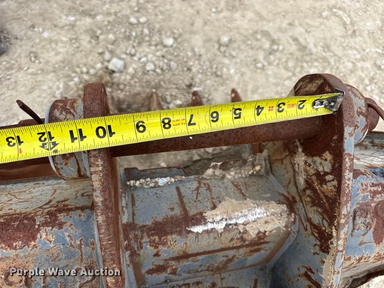 image for item DO2345 (2) Caterpillar excavator buckets