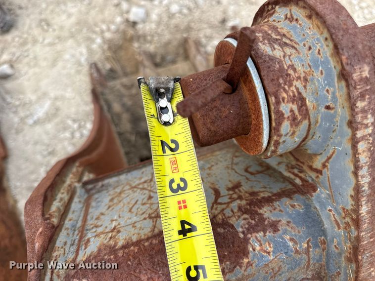 image for item DO2345 (2) Caterpillar excavator buckets