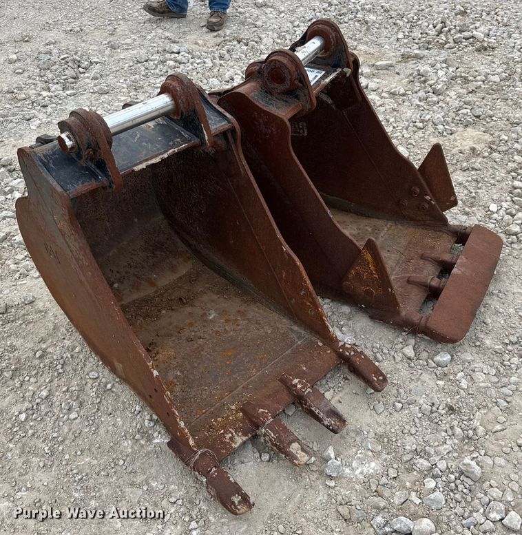 image for item DO2346 (2) Caterpillar excavator buckets