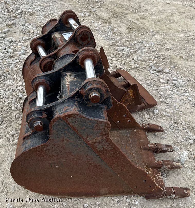 image for item DO2346 (2) Caterpillar excavator buckets