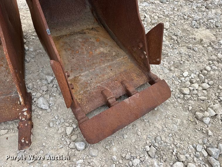 image for item DO2346 (2) Caterpillar excavator buckets
