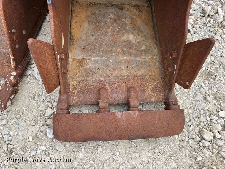 image for item DO2346 (2) Caterpillar excavator buckets