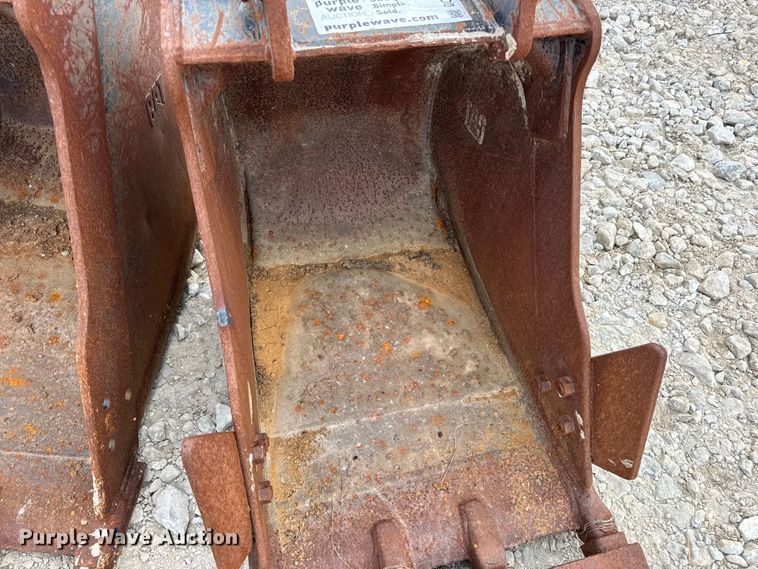 image for item DO2346 (2) Caterpillar excavator buckets
