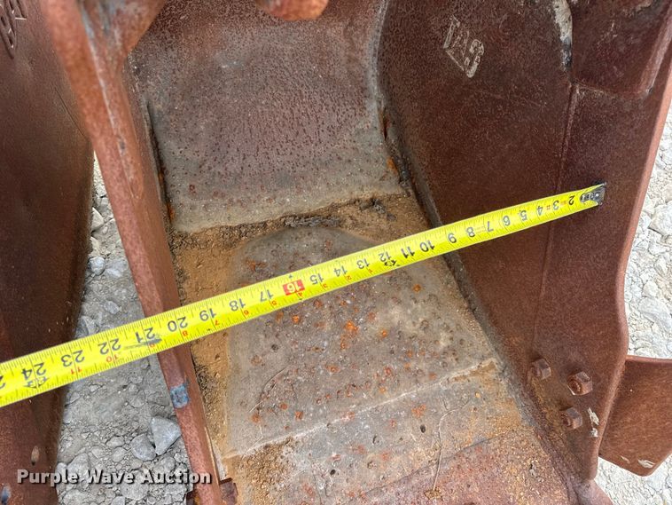 image for item DO2346 (2) Caterpillar excavator buckets