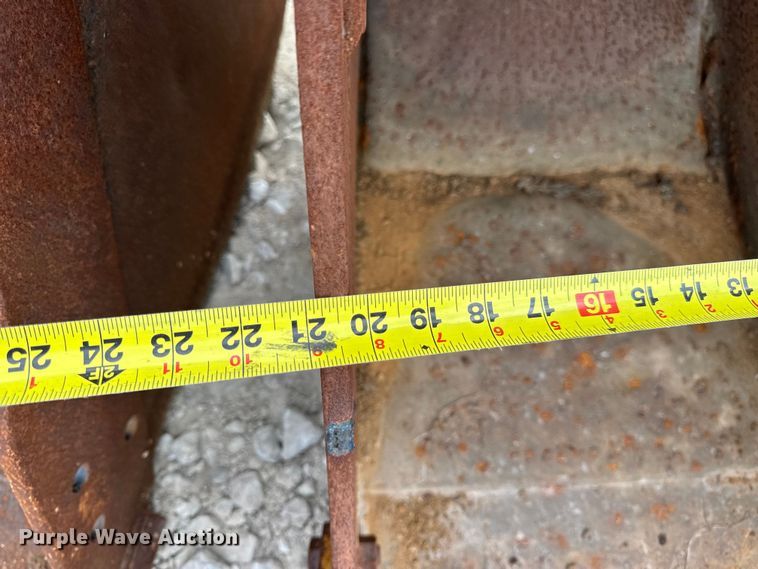 image for item DO2346 (2) Caterpillar excavator buckets