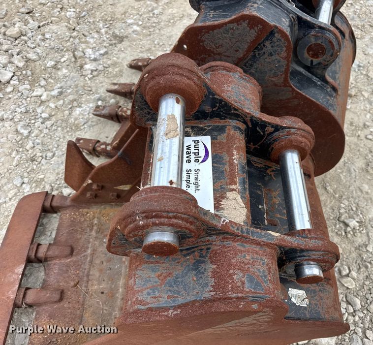 image for item DO2346 (2) Caterpillar excavator buckets