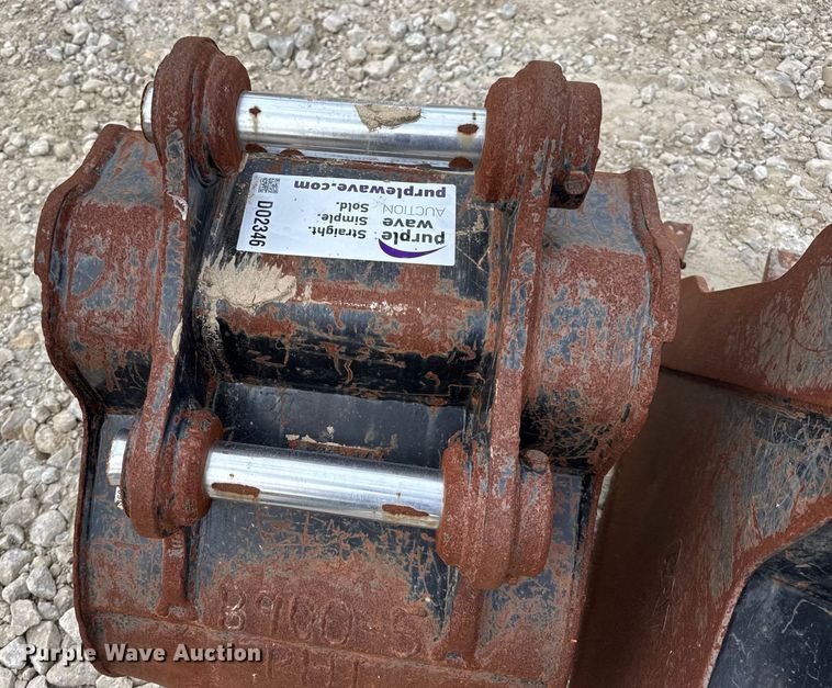 image for item DO2346 (2) Caterpillar excavator buckets