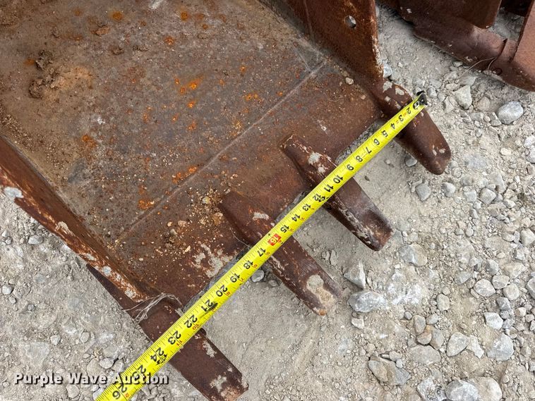 image for item DO2346 (2) Caterpillar excavator buckets