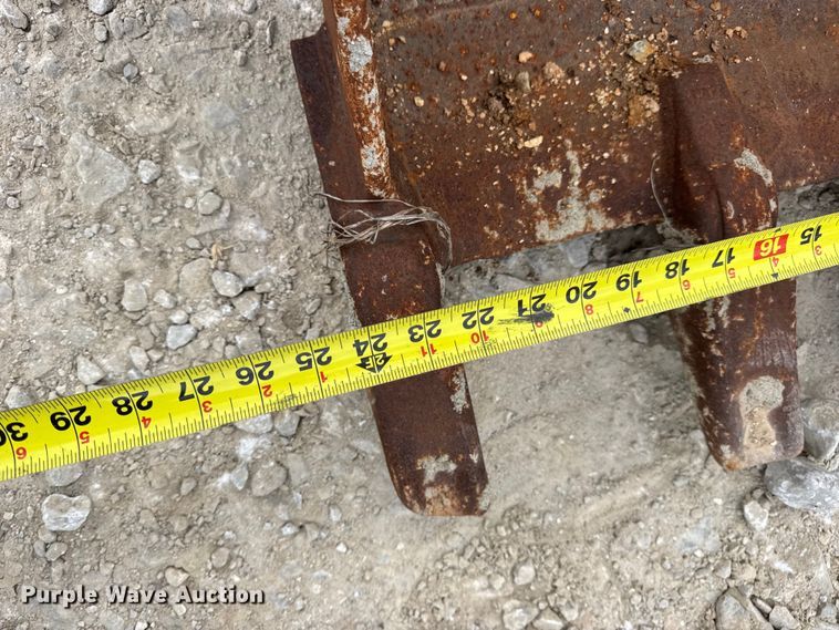 image for item DO2346 (2) Caterpillar excavator buckets