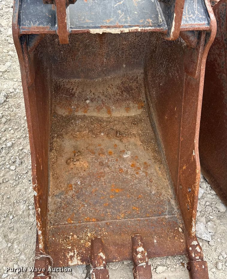 image for item DO2346 (2) Caterpillar excavator buckets