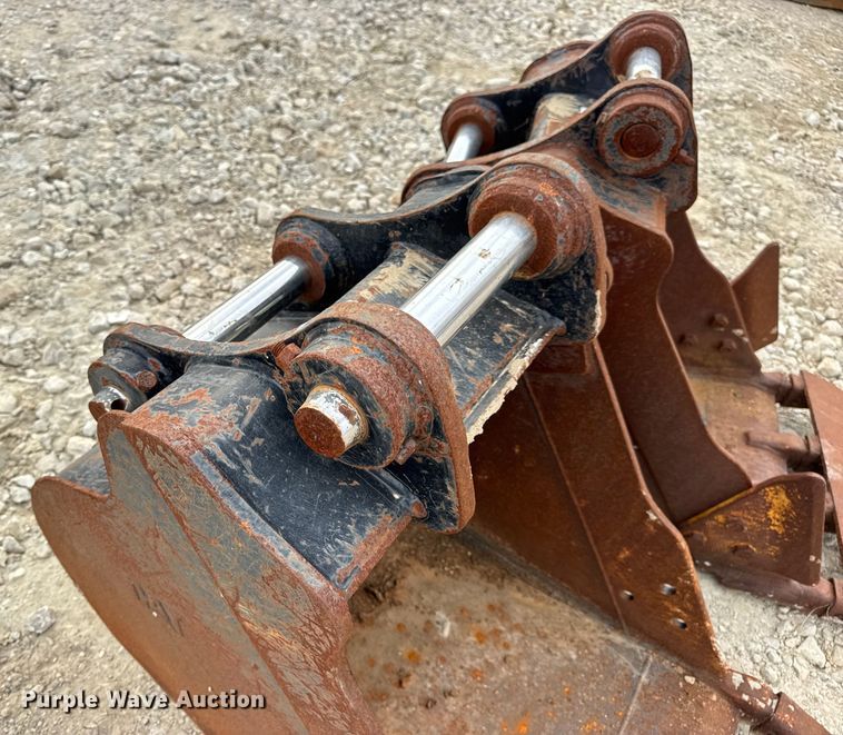 image for item DO2346 (2) Caterpillar excavator buckets